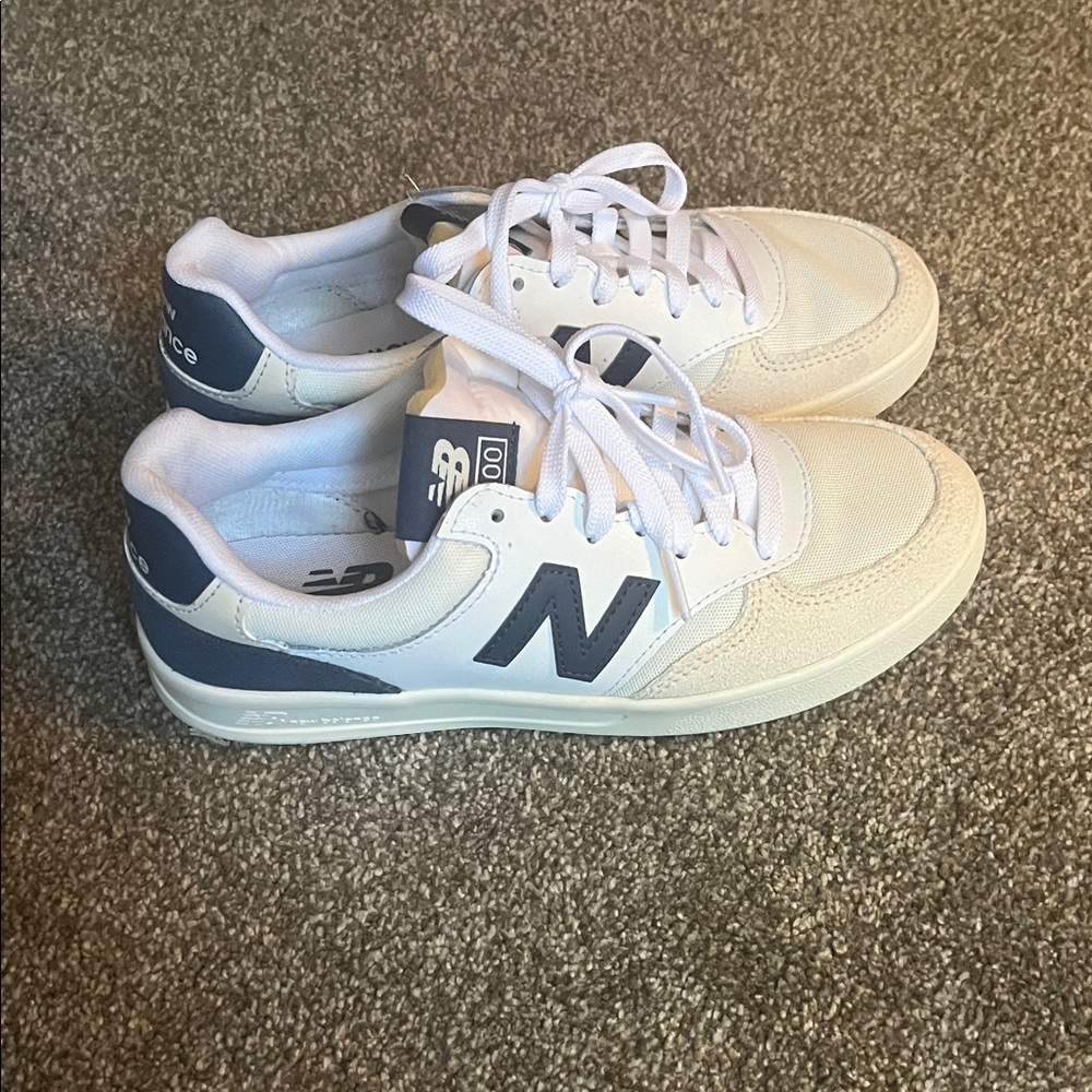 New Balance Women’s Cream and Navy Sneakers - Picture 2 of 6